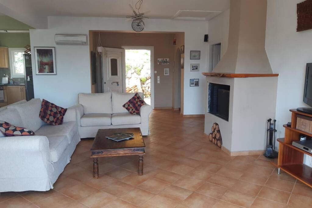 Villa Sunrise With Stunning Views And Private Pool Katokhórion 외부 사진